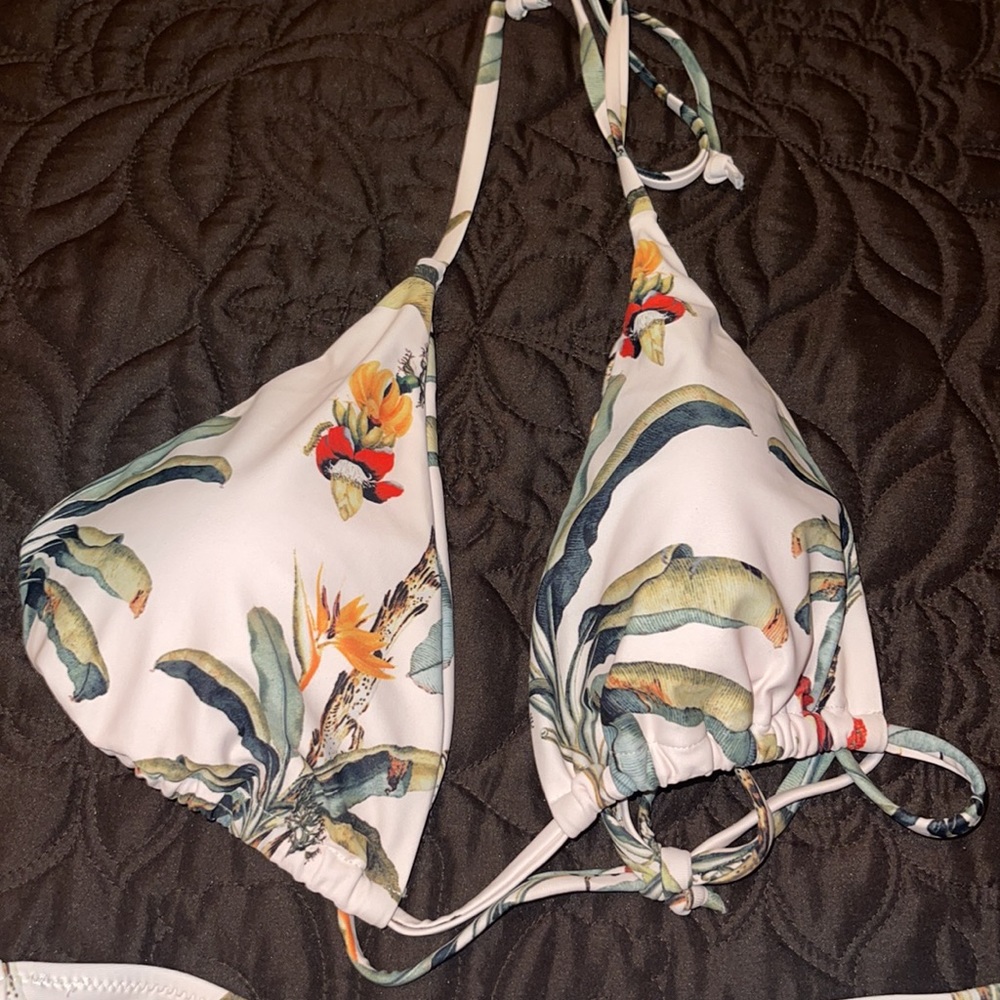Tropical bikini - Picture 2 of 4